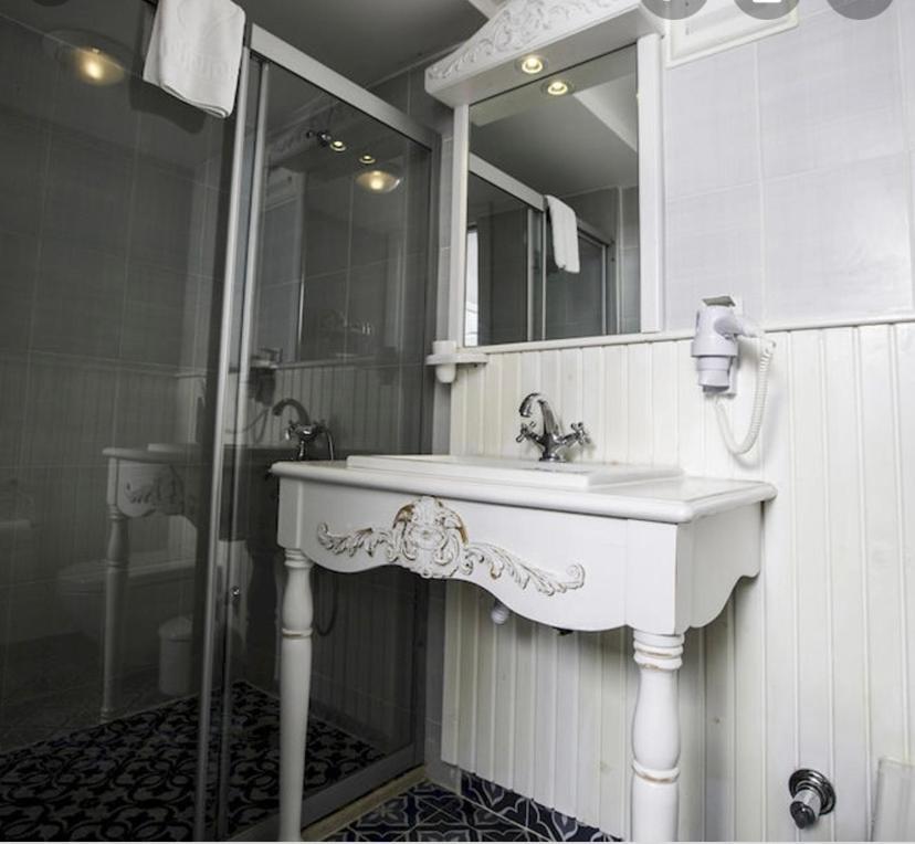 The White Hotel Алачати Экстерьер фото